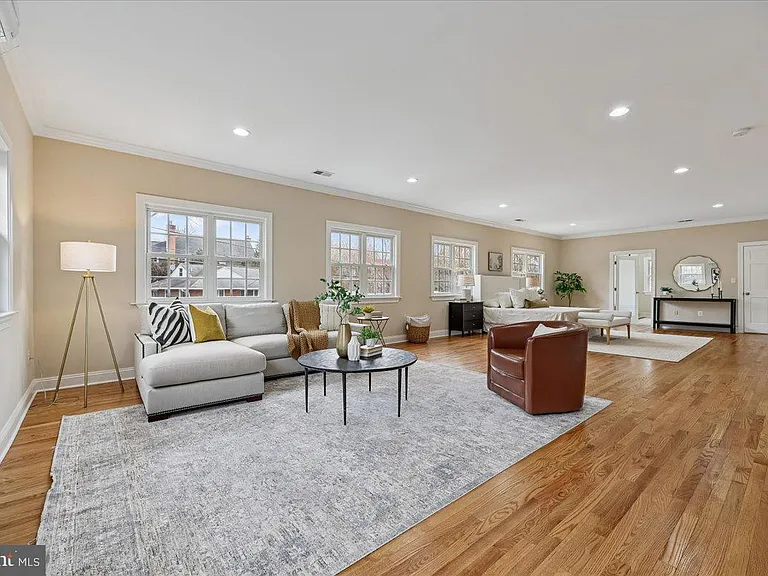 4902 Derussey Pkwy — Photo 59