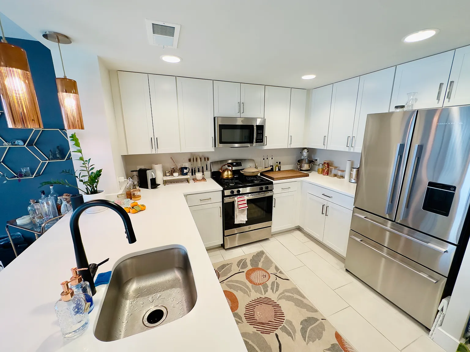 1 bed, 700 sqft, $2,350 — Photo 3