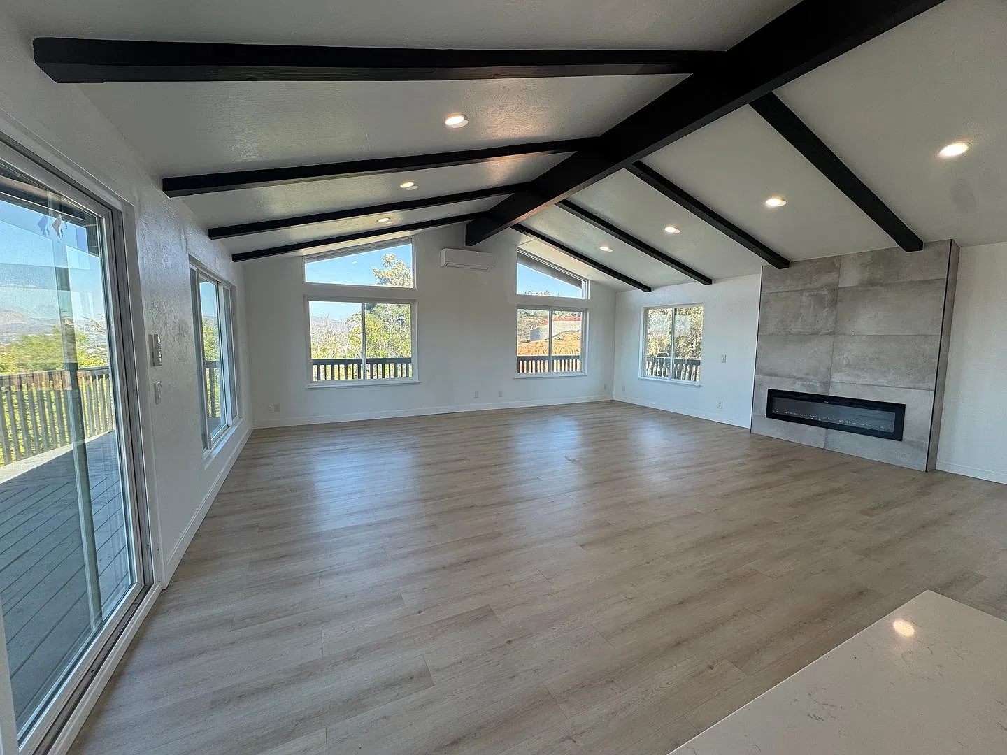 3 Bedroom house with view — Photo 2