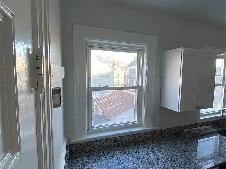 25 Pembroke Ave #2 — Photo 4