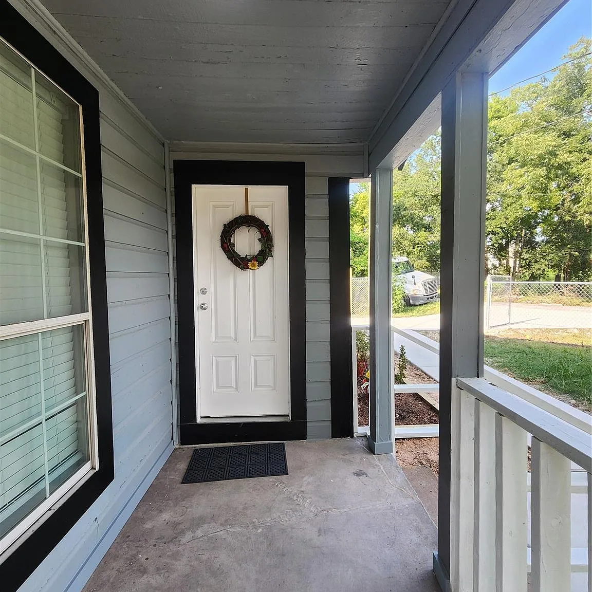 3 bed, 1.0 bath, 876 sqft, $1,595 — Photo 3
