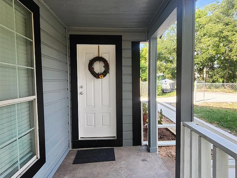 6203 Hoffman St — Photo 3