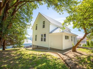 353 S 5th St, Coos Bay, OR 97420