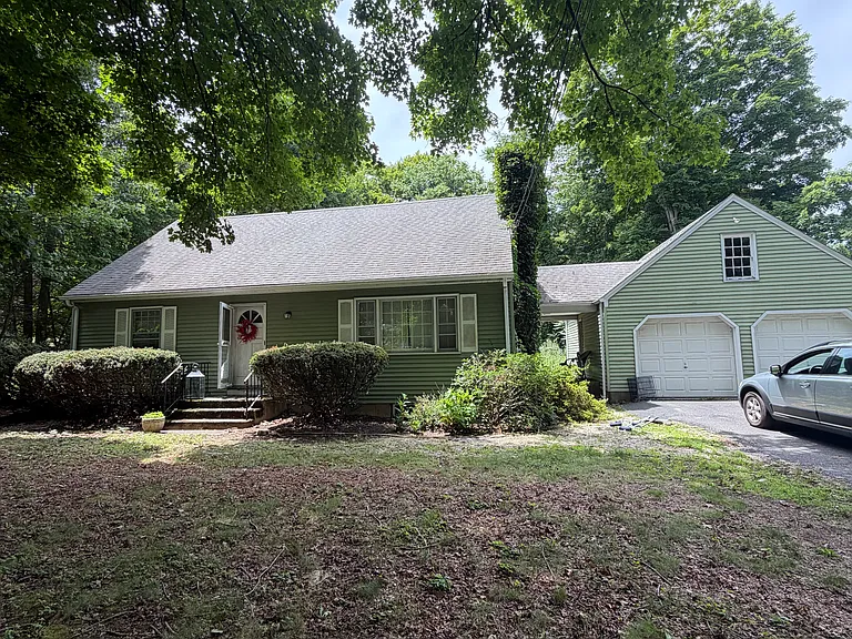 83 Burnham Rd — Photo 1