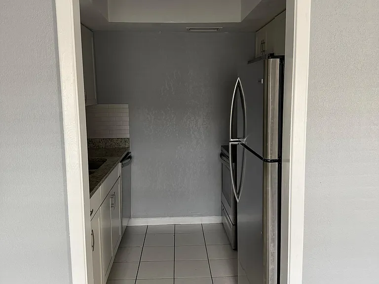 600 N Grove St #10 — Photo 9