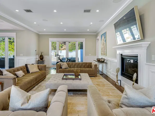 19633 Wells Dr, Tarzana, CA 91356