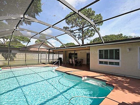 4th image of 2889 Hyde Park Ct