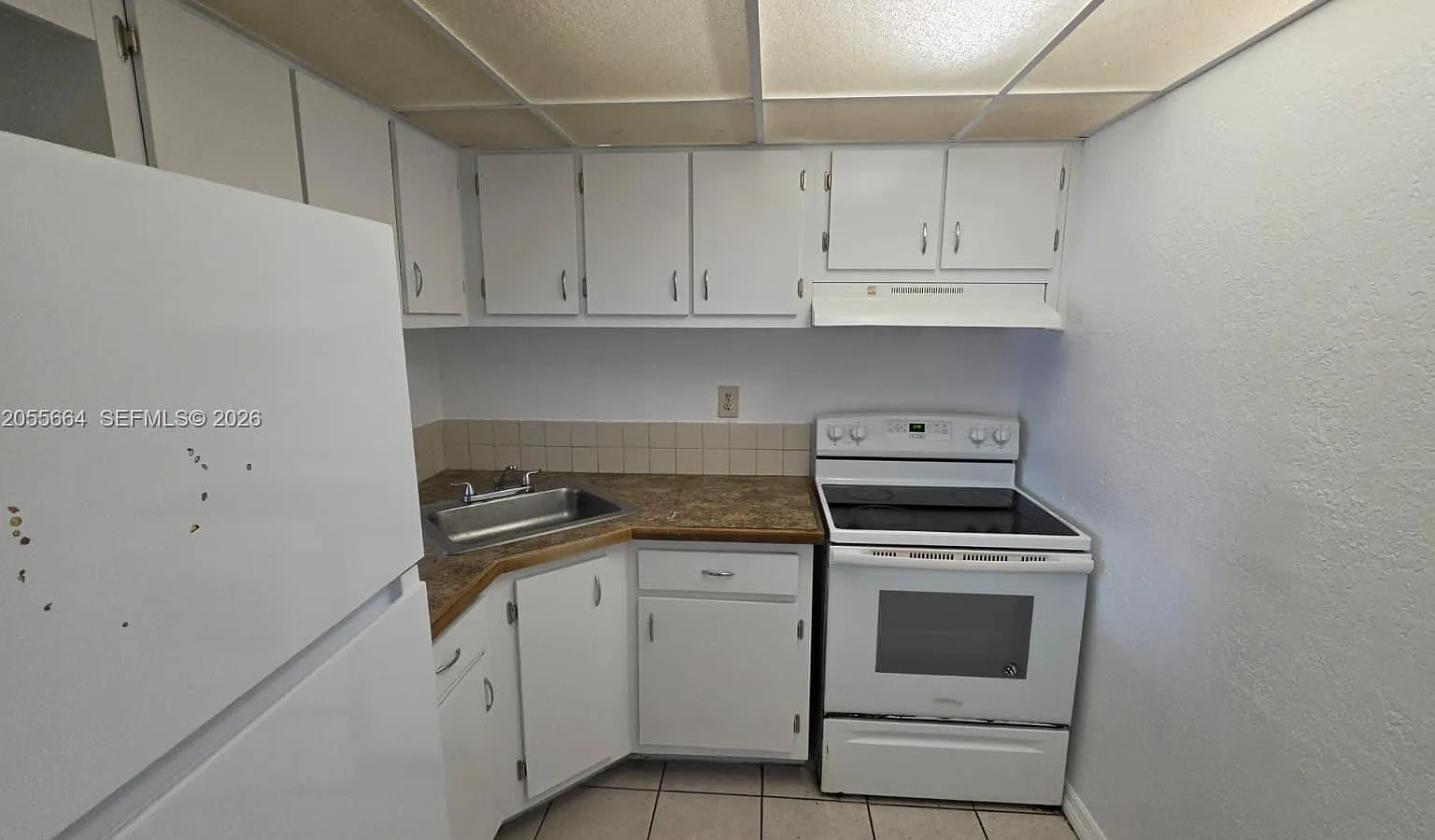 Yolanda Villas Condo — Photo 2