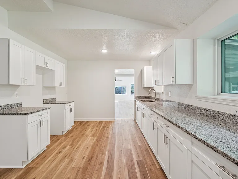 6432 Otelia Cir — Photo 8
