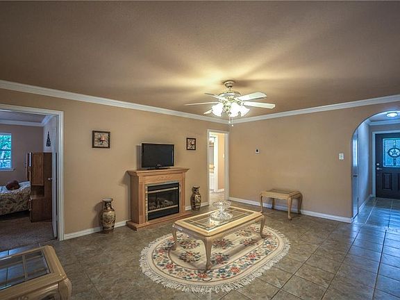 5th image of 7413 Maple Dr
