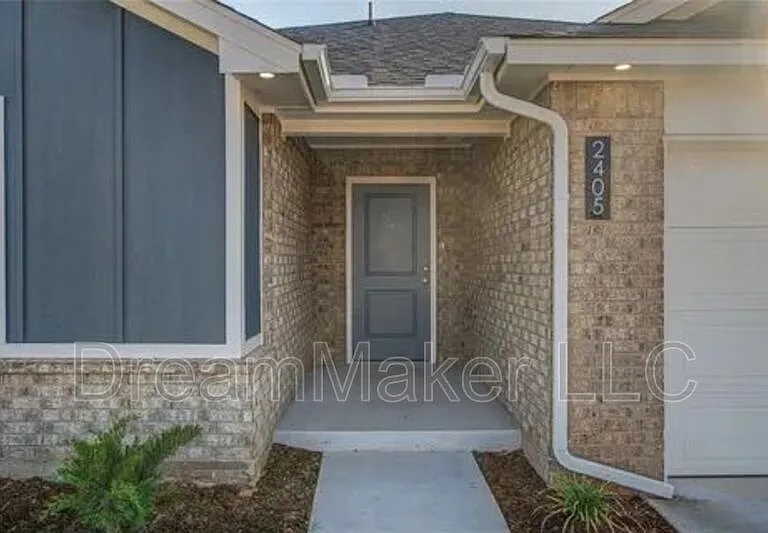 2405 S 28th Ter — Photo 4