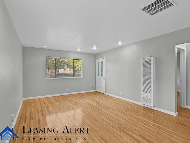 3305 W Avenue L8 — Photo 3
