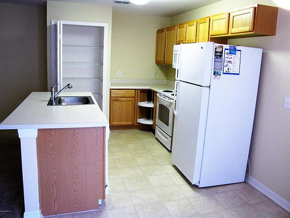 4th image of 10513 Maidstone Cove Dr