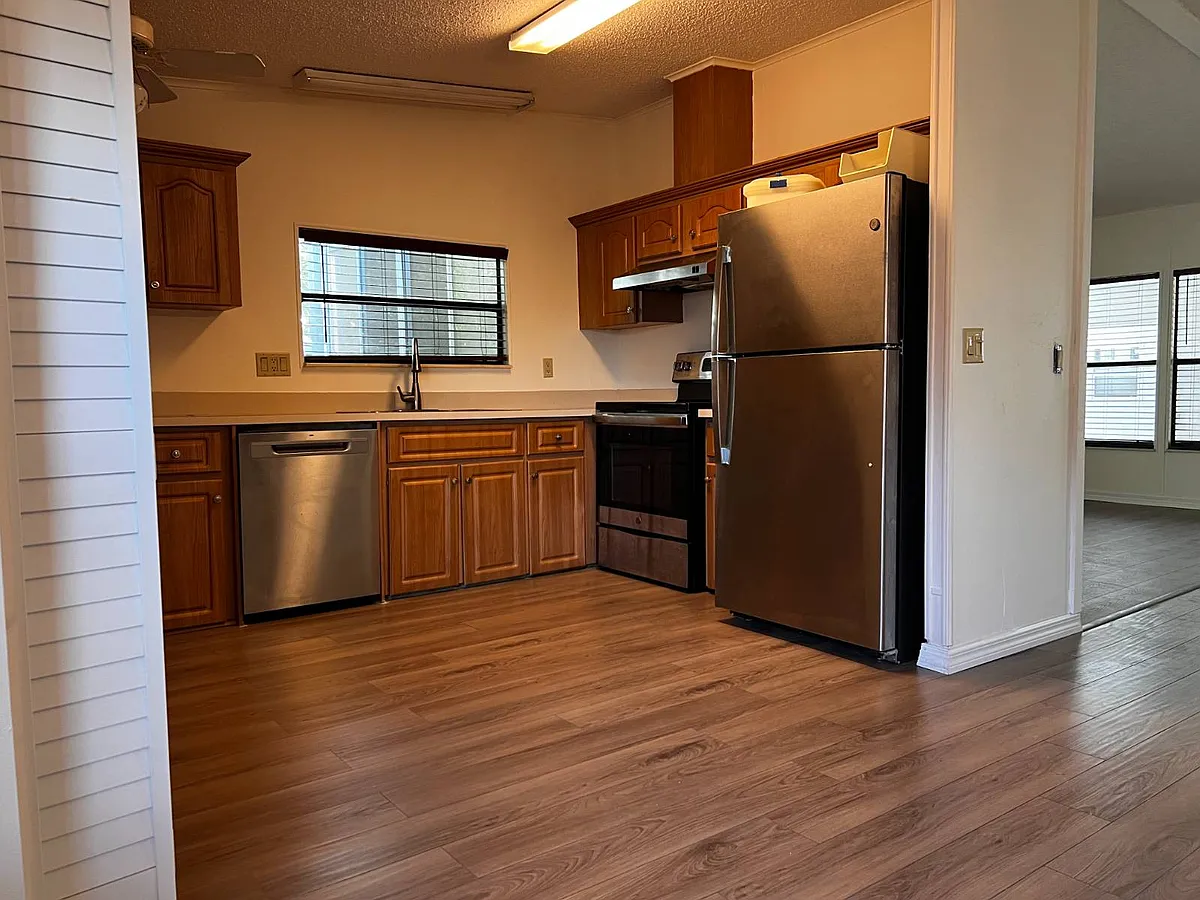 Building Photo - 407 Whisper Oaks Dr #407