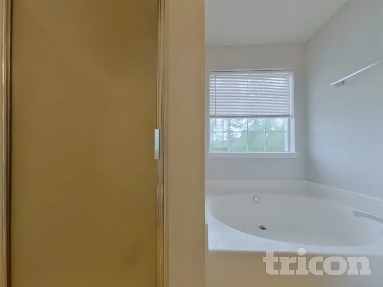 3020 Lake Park Ct — Photo 9