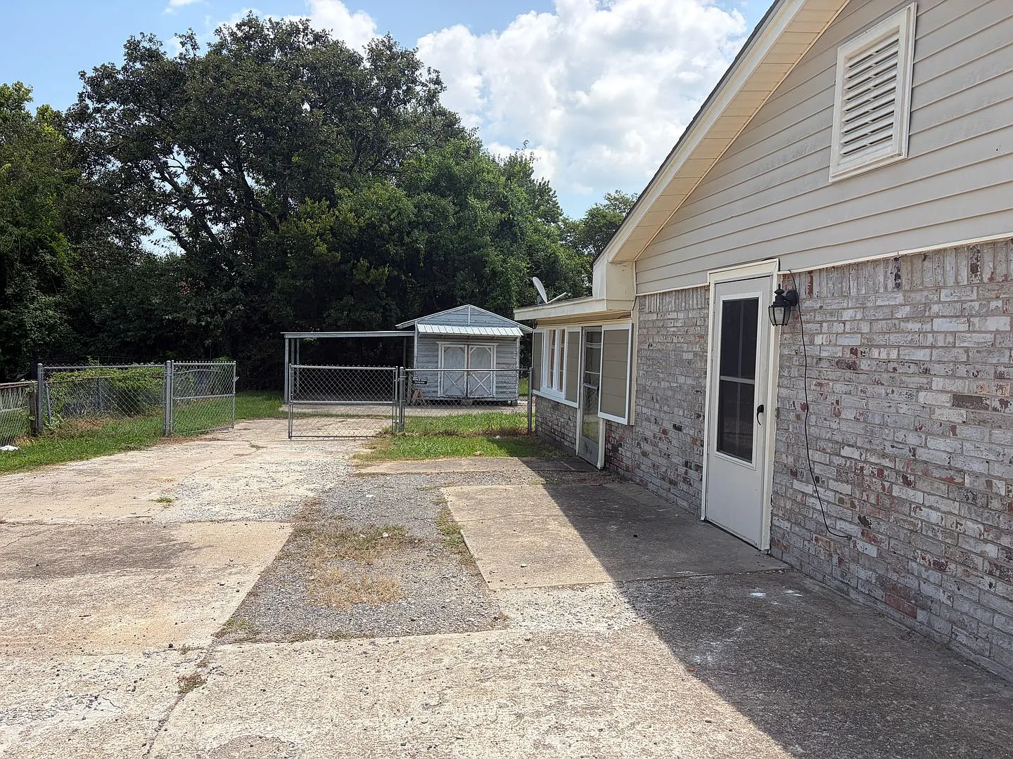 3 bedroom and 1.5 bathroom — Photo 4
