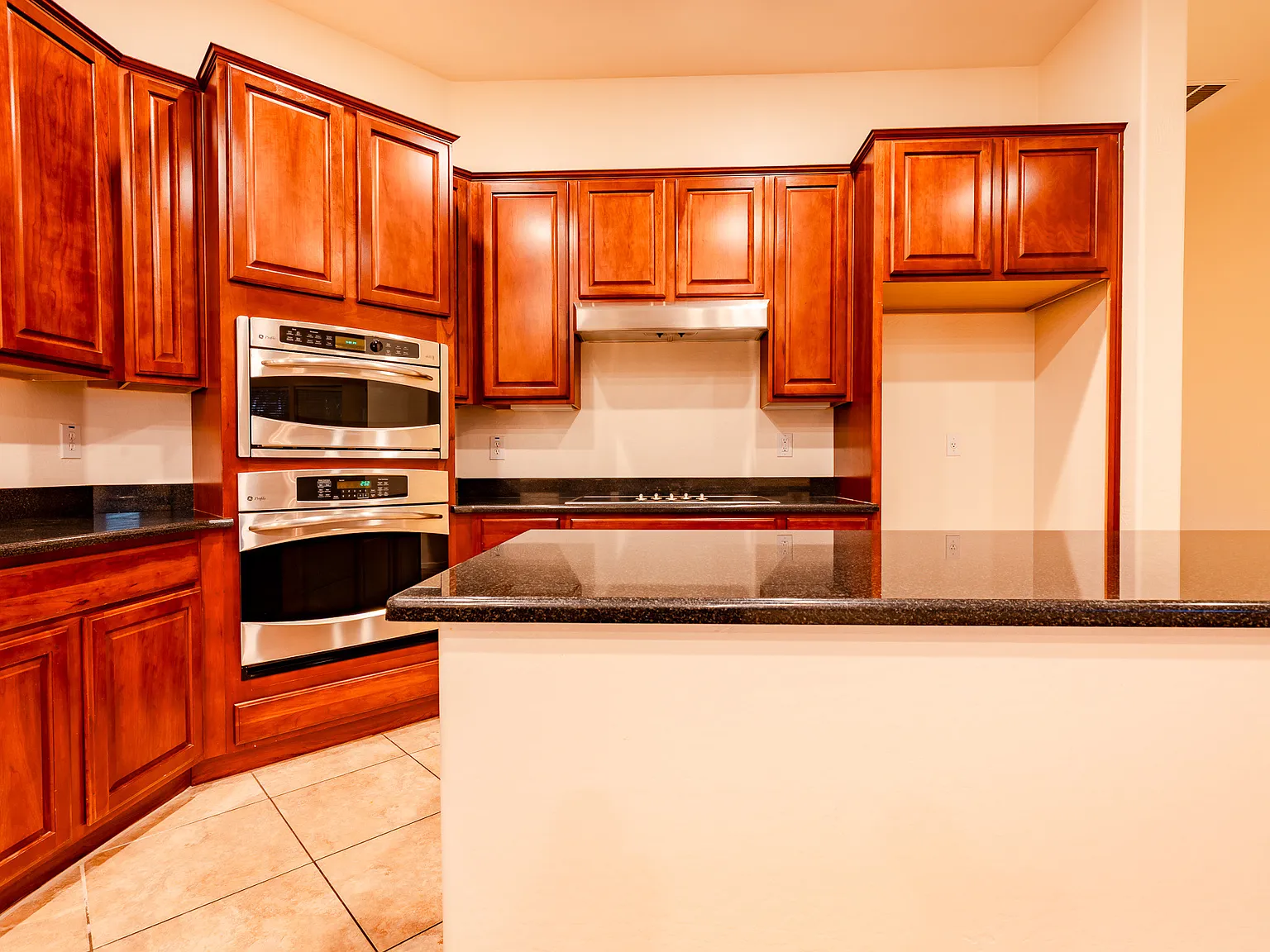 4 bed, 2899 sqft, $3,200 — Photo 4
