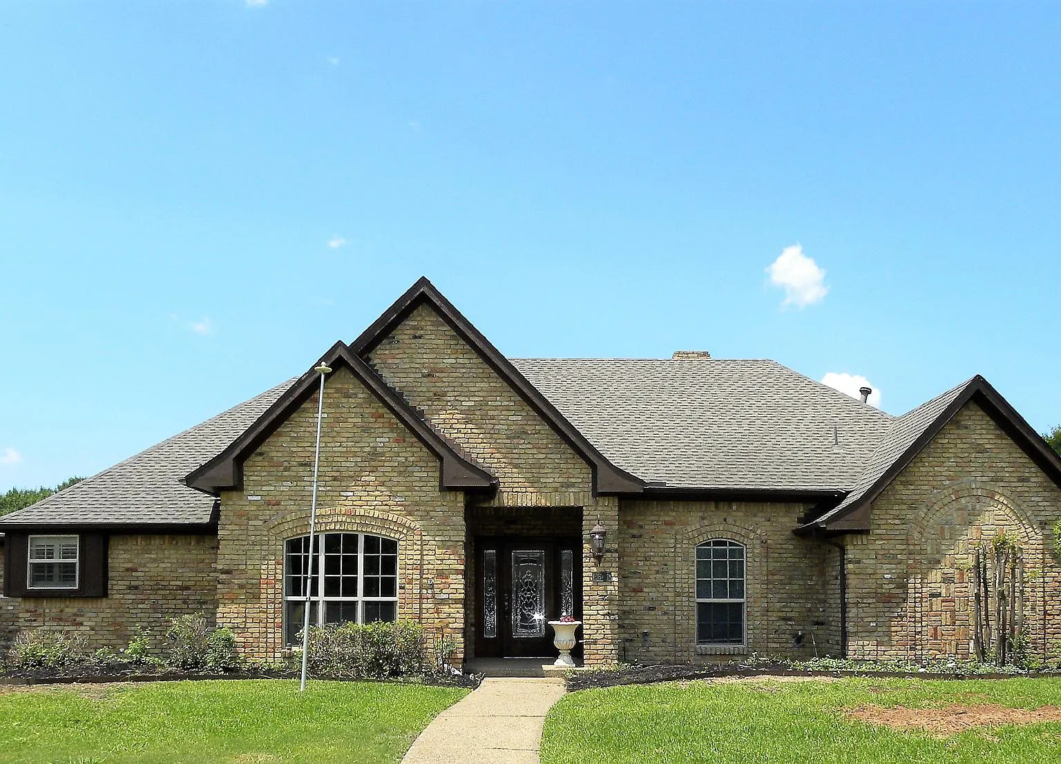 4 bed, 2780 sqft, $3,495 — Photo 2
