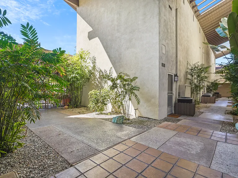Sierra West Apartments — Photo 7
