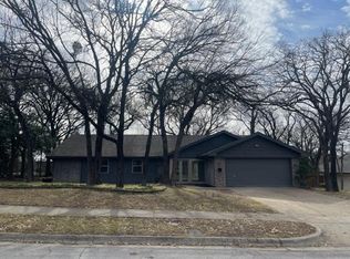 671 Springhill Dr, Hurst, TX 76054