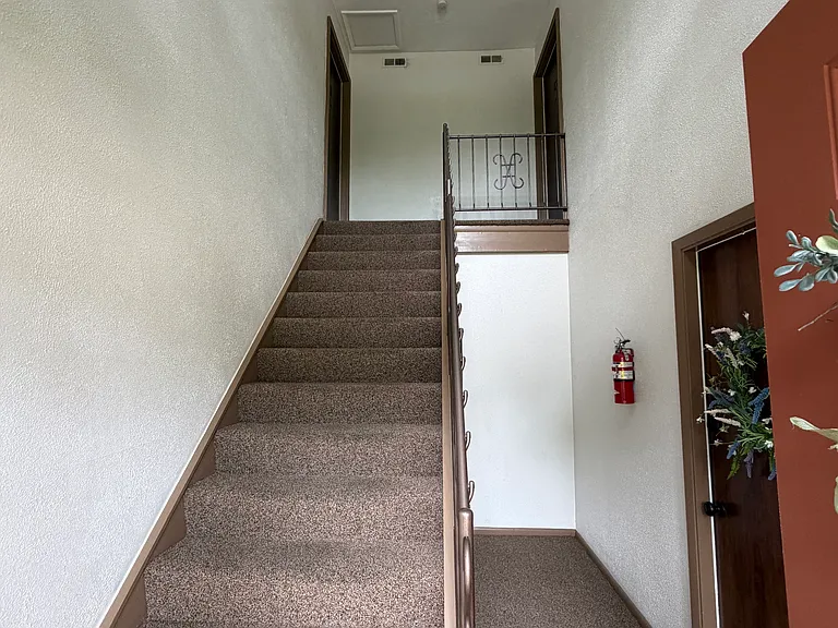 309 W Church St #B — Photo 2