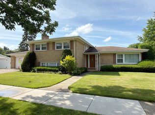 801 S See Gwun Ave, Mount Prospect, IL 60056