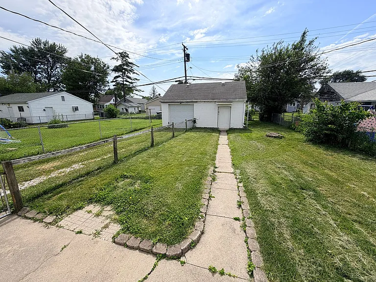 108 S 8th Ave — Photo 31