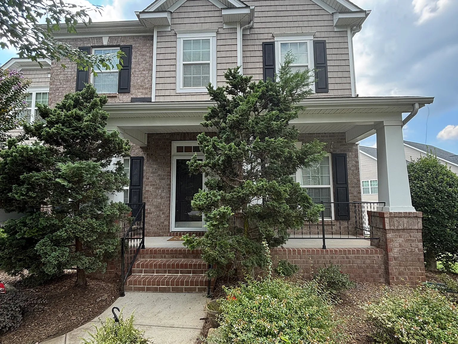 5 bed, 3800 sqft, $3,450 — Photo 2