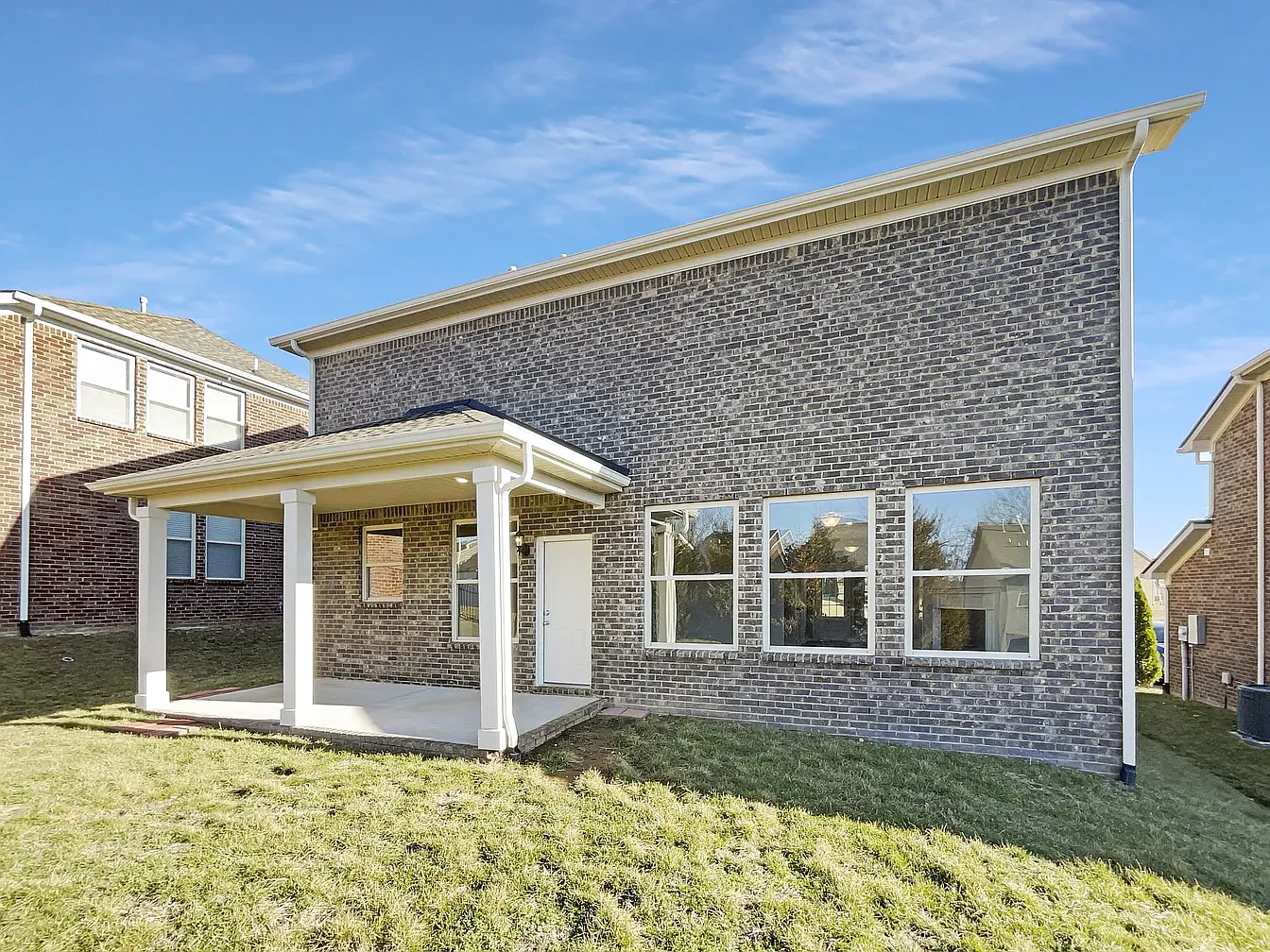 401 Blackthorn Ln — Photo 4