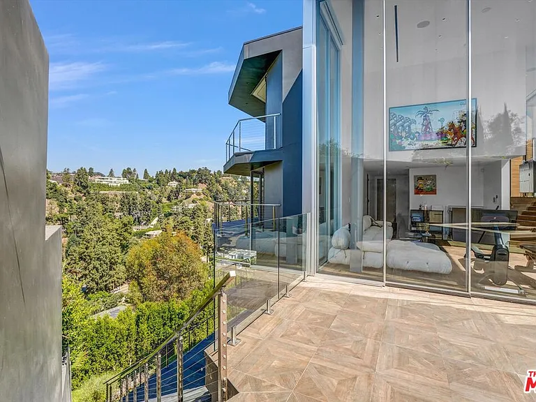 9400 Readcrest Dr — Photo 16
