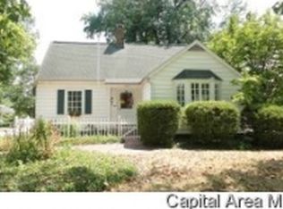 900 W Main Cross St, Taylorville, IL 62568