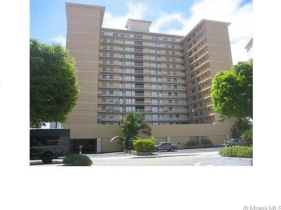 2nd image of 121 Golden Isles Dr Ph 01