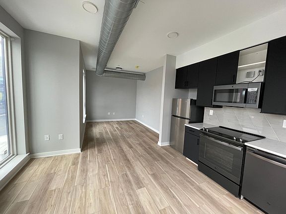 3rd image of 102 W Berks St #X02