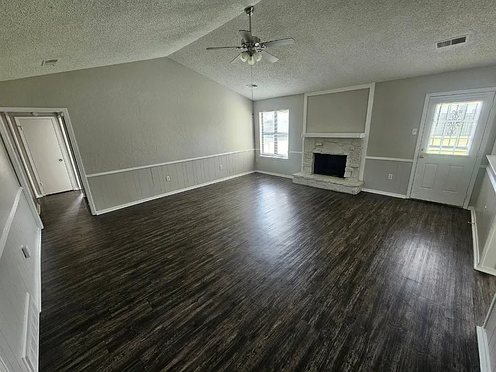 3 bed, 2.0 bath, 1280 sqft, $1,695 — Photo 2