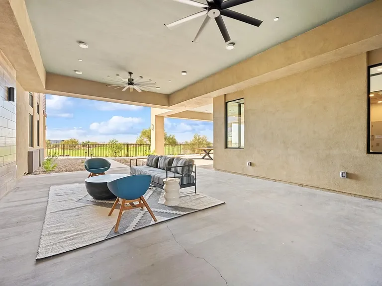 Longbow Luxury Apartments — Photo 17