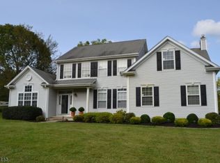 15 Beaver Creek Dr, Flemington, NJ 08822