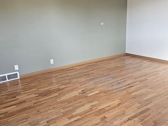 5th image of 909 S Cale Ave