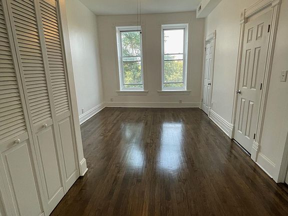 3rd image of 1047 N California Ave