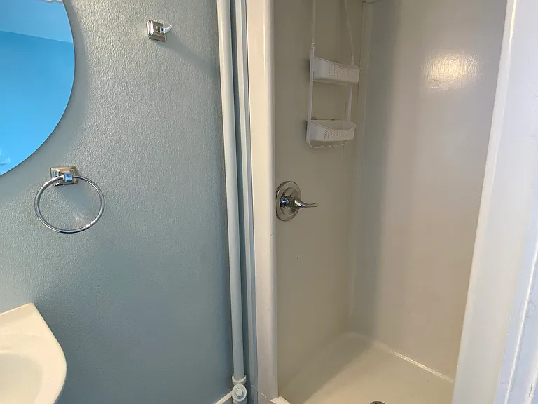 1127 W King St #3 — Photo 10