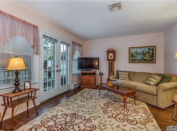 4th image of 182 Revere Dr