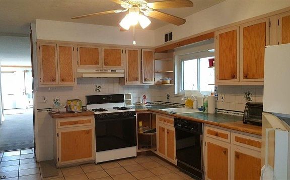 2nd image of 208 S Hampden Ct