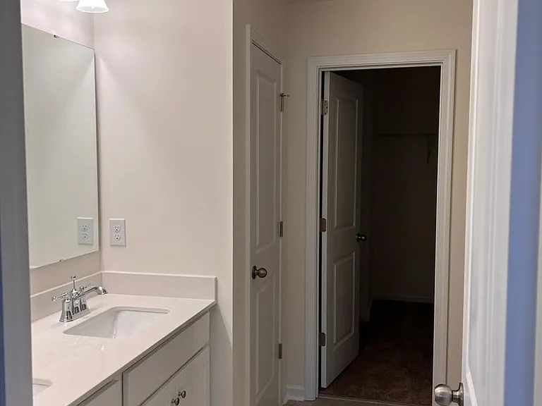 2833 Aubrey St — Photo 15