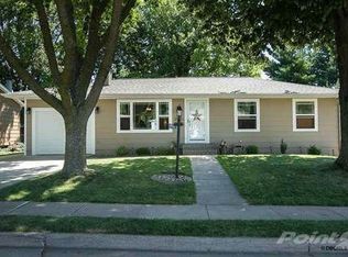 2592 Glenview Cir, Dubuque, IA 52001