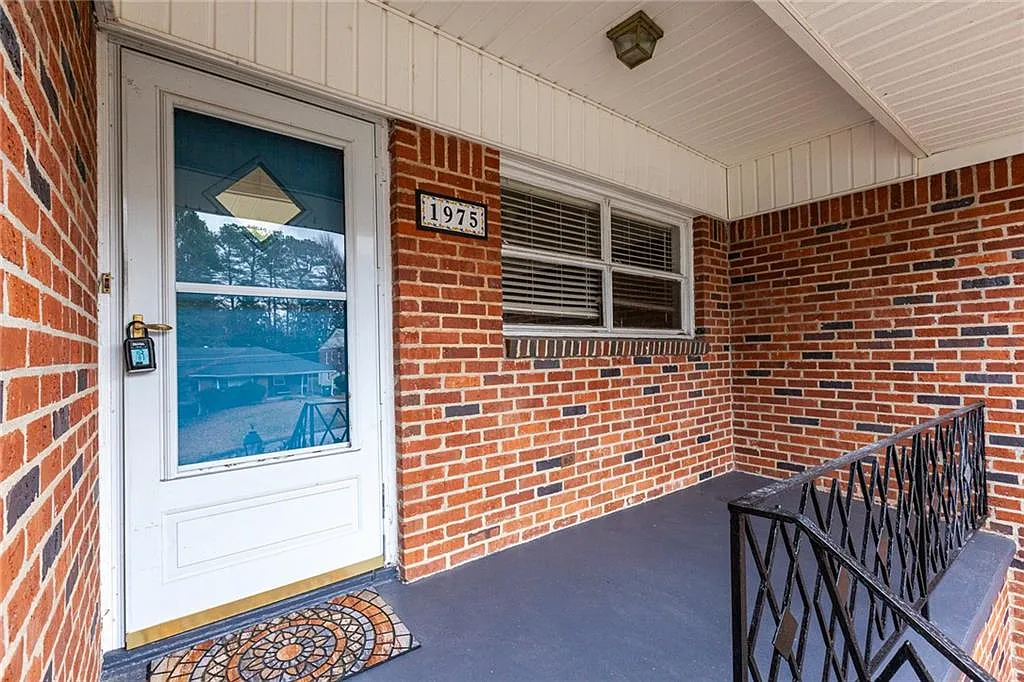 2 bed, 1.0 bath, 2110 sqft, $2,150 — Photo 4