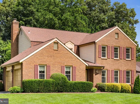 6011 Burnside Landing Dr, Burke, VA 22015