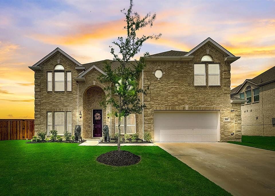 1st image of 809 Blue Heron Dr