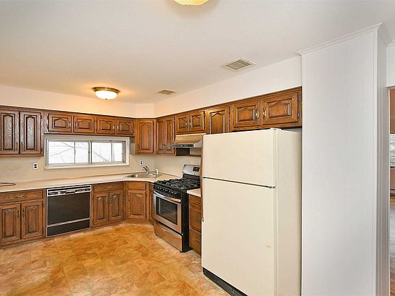 5th image of 5 Midvale Dr