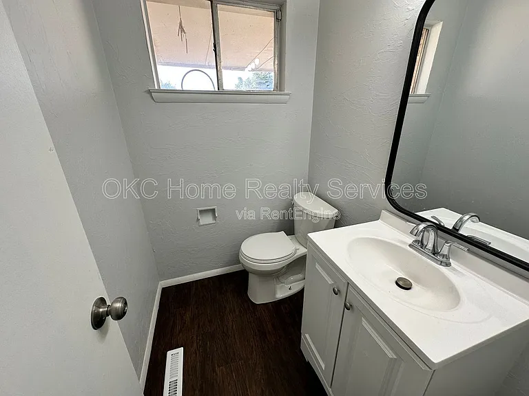 39 NE 63rd St — Photo 12