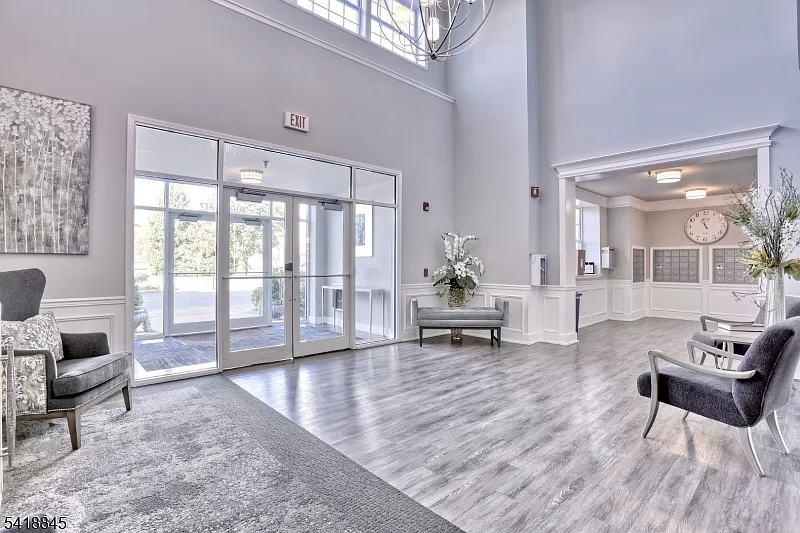2 bed, 2.0 bath, 2119 sqft, $4,300 — Photo 2