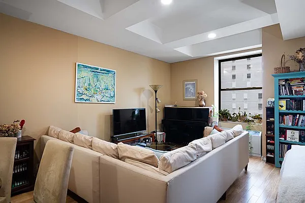 Rented by Nest Seekers International | media 18